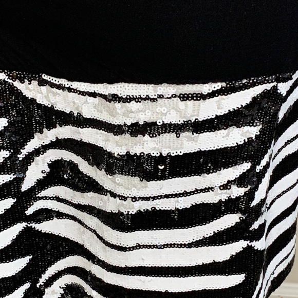 Bebe zebra print sequence backless halter for women size L - Picture 4 of 9